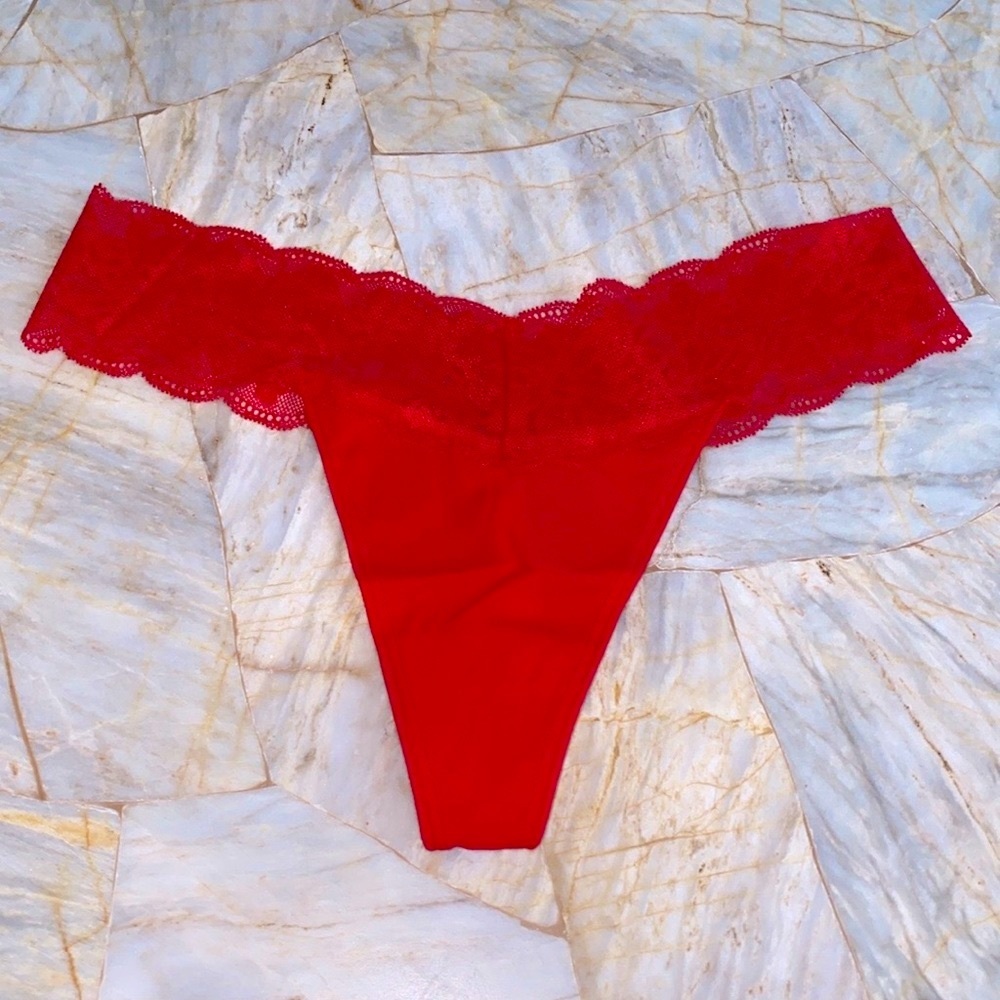 PINK Victoria’s Secret Lace Trim Thong PINK
WEAR EVERYWHERE PANTY Red Small